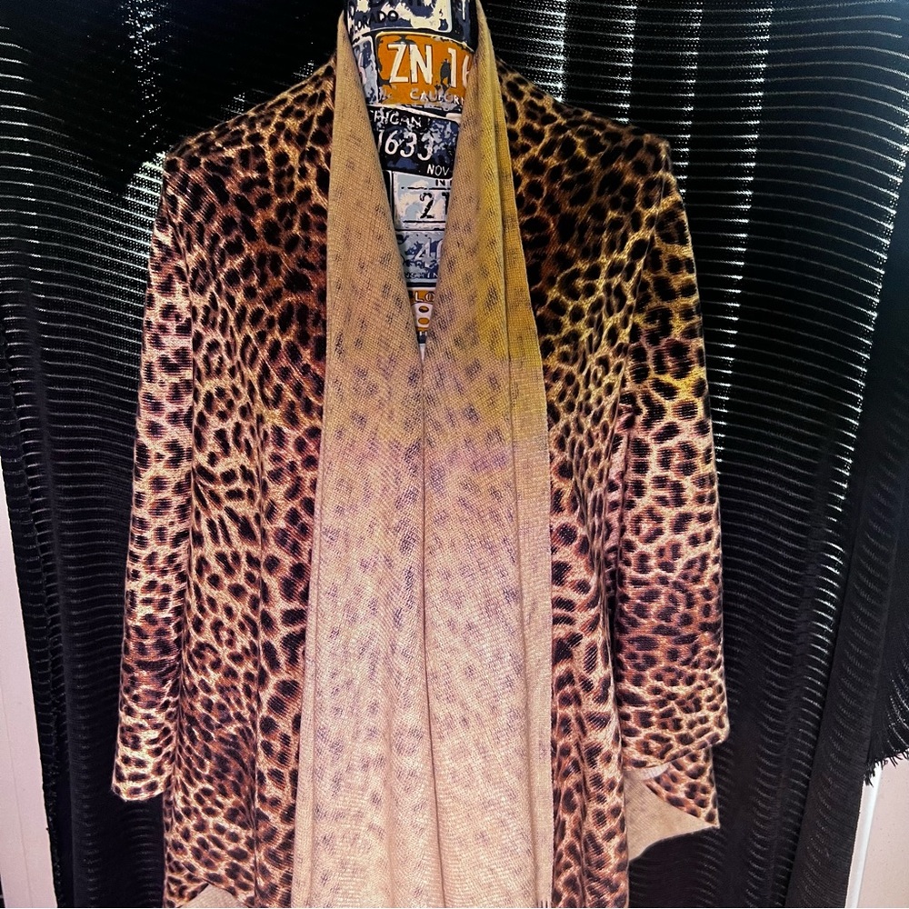 Leopard print knit fringe poncho - Picture 2 of 4